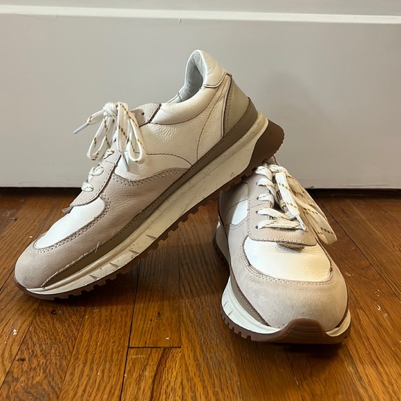 Madewell tan low top sneakers - Picture 1 of 3